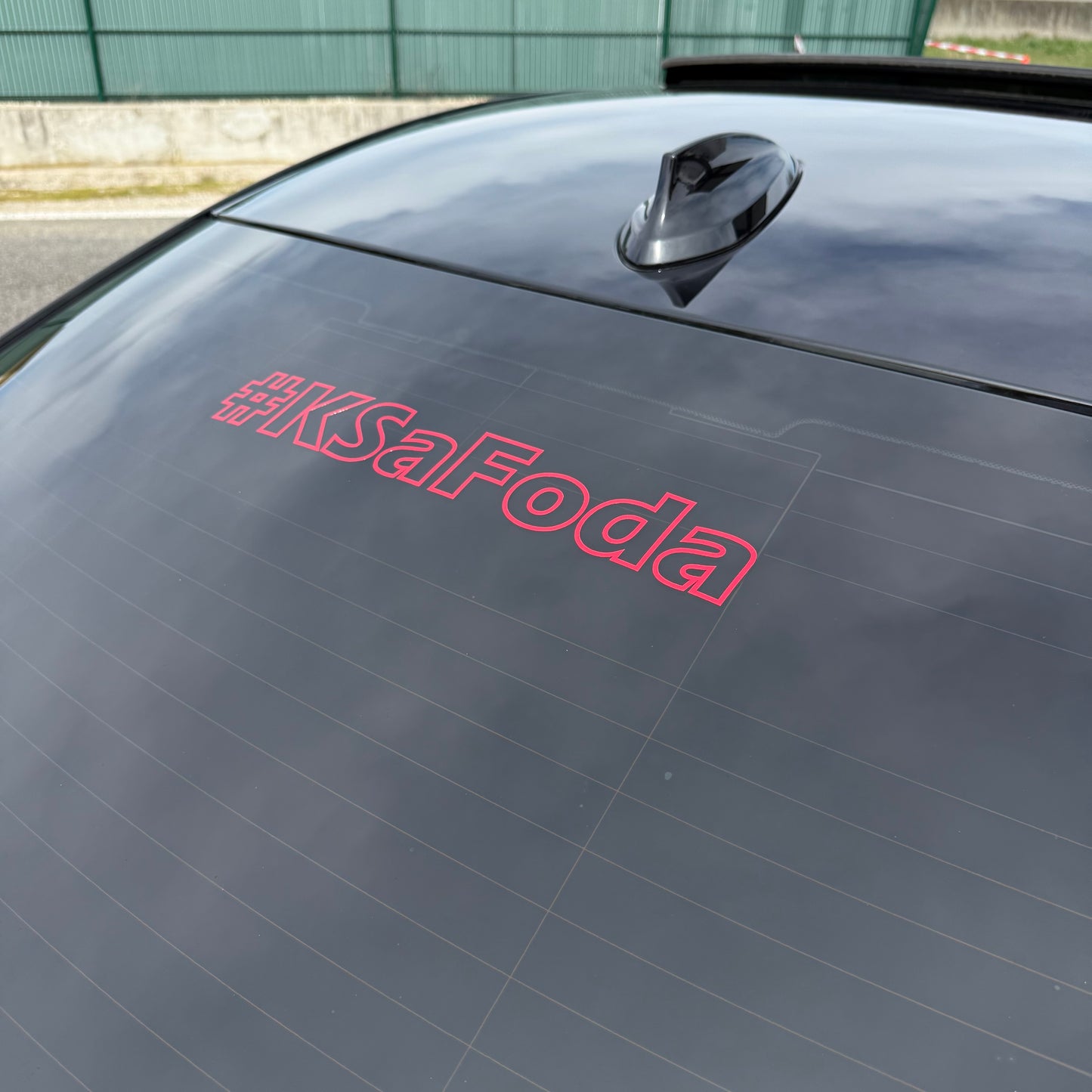 Sticker #KSaFoda Holographique Rouge Creusé