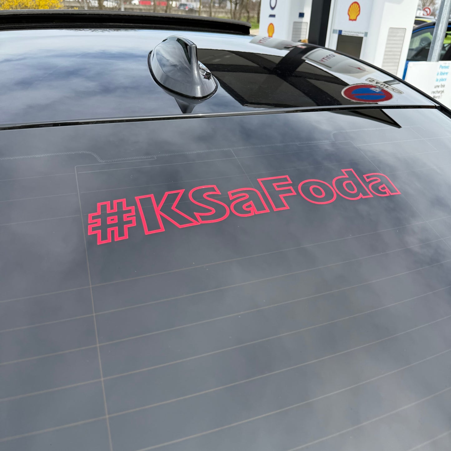 Sticker #KSaFoda Holographique Rouge Creusé